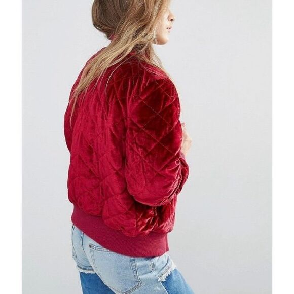 Boohoo red velvet quilted bomber jacket size small - Picture 3 of 11
